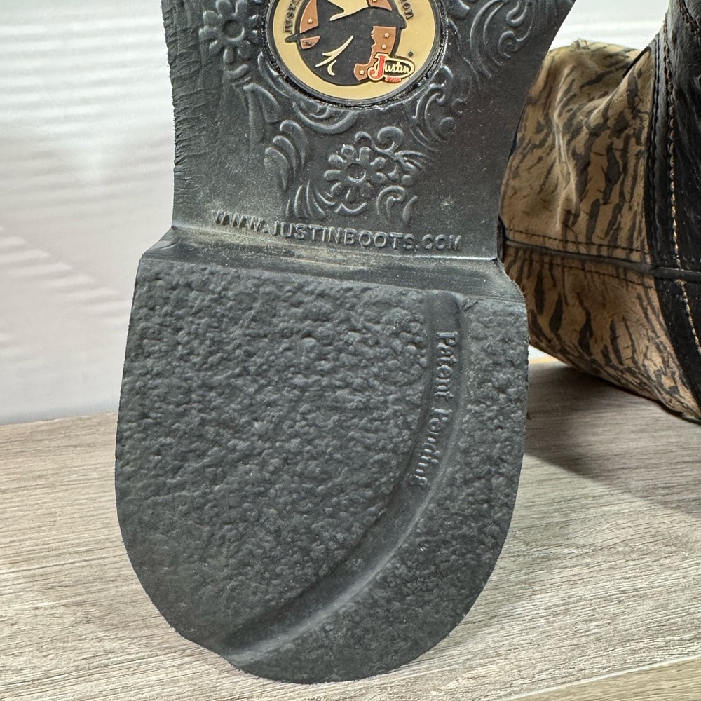 Justin Boots Black and Tan Heeled Boots - Picture 13 of 16